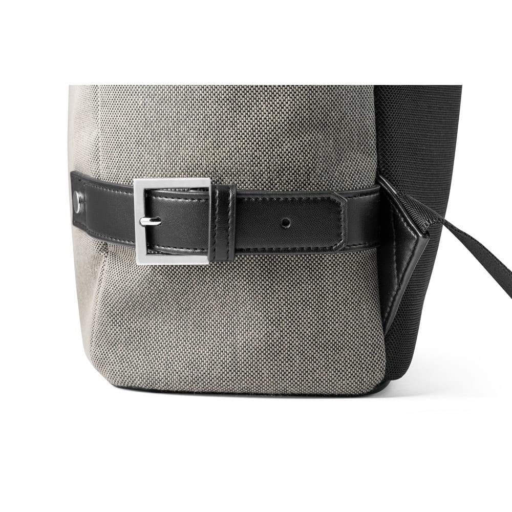 DIVERGENT BACKPACK II. Rucksack für Laptops bis zu 15.6'' aus Stoff und PU Beige